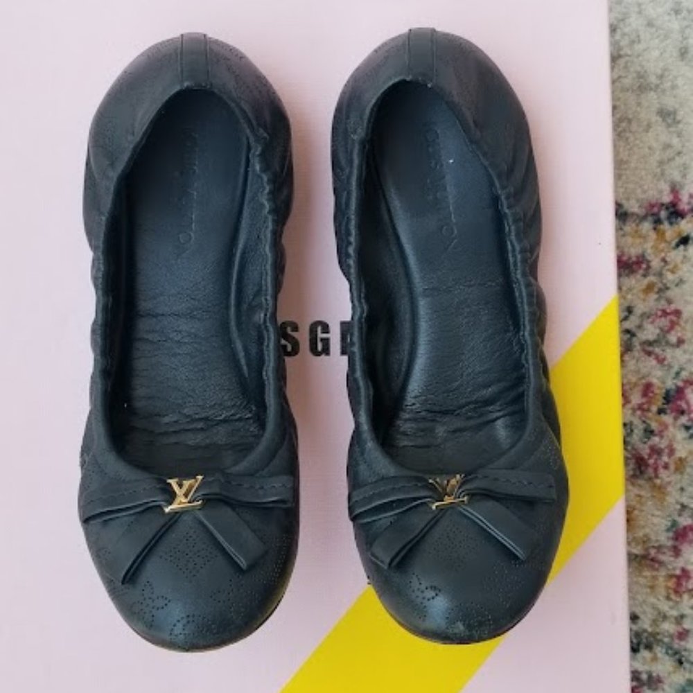 Authentic Louis Vuitton Leather Navy Elba Flats 37